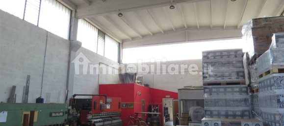 1 room Warehouse in Calendasco, Italy No. 17196 4