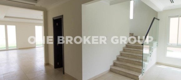 4 bedrooms Villa in Al Barsha, UAE No. 1560 3
