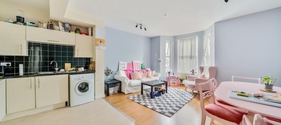 3 bedrooms Apartment in London, United Kingdom No. 7741 2