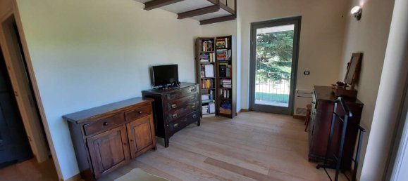 8 rooms House in Corneliano d'Alba, Italy No. 49734 5