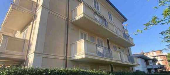 Apartamento de 3 dormitorios en Massa, Italy No. 49435 2
