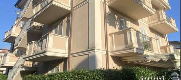 Apartamento de 3 dormitorios en Massa, Italy No. 49435 8