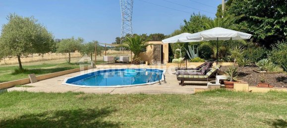 3 bedrooms House in Castiglione del Lago, Italy No. 168966 4