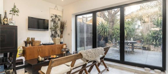 3 bedrooms House in London, United Kingdom No. 12693 5