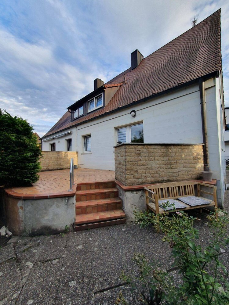 Таунхаус с 4 комнатами в Фюрт, Германия № 285466