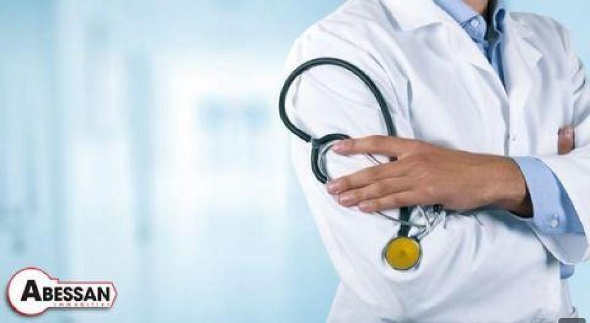 Bureau à Frontignan, France 130m² No. 19657