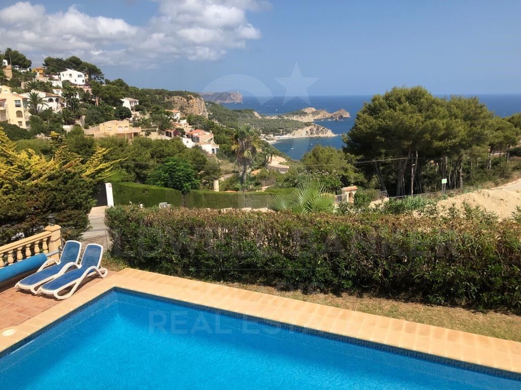 4 bedrooms Villa in Alicante, Spain No. 77885