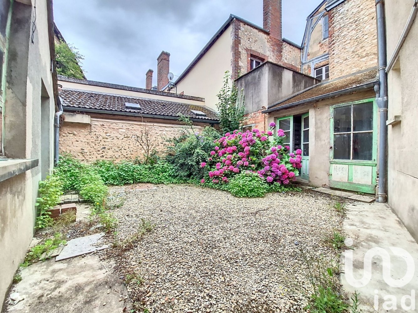 Здание 200м² в Шатийон-Колиньи, Франция № 320055