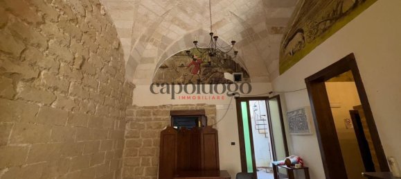 145m² Commercial property in Lecce, Italy No. 348218 9