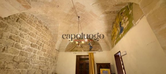 145m² Commercial property in Lecce, Italy No. 348218 4