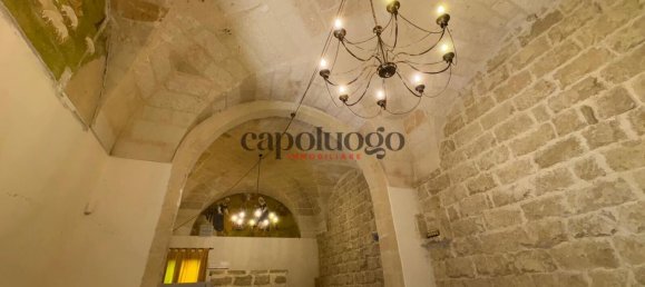 145m² Commercial property in Lecce, Italy No. 348218 10