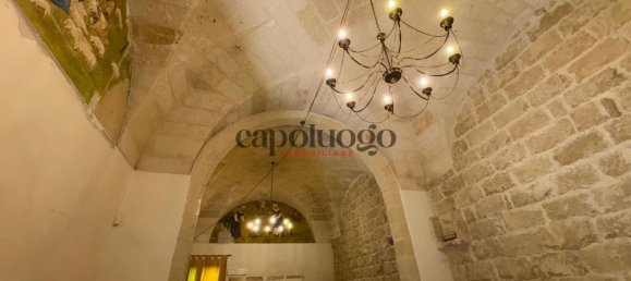 145m² Commercial property in Lecce, Italy No. 348218 5