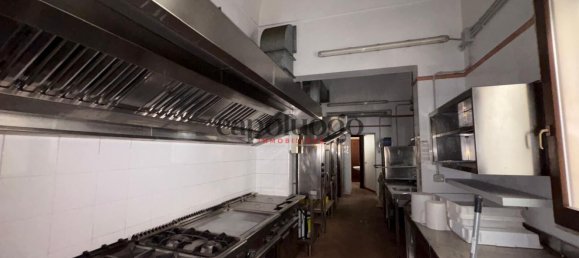 145m² Commercial property in Lecce, Italy No. 348218 6