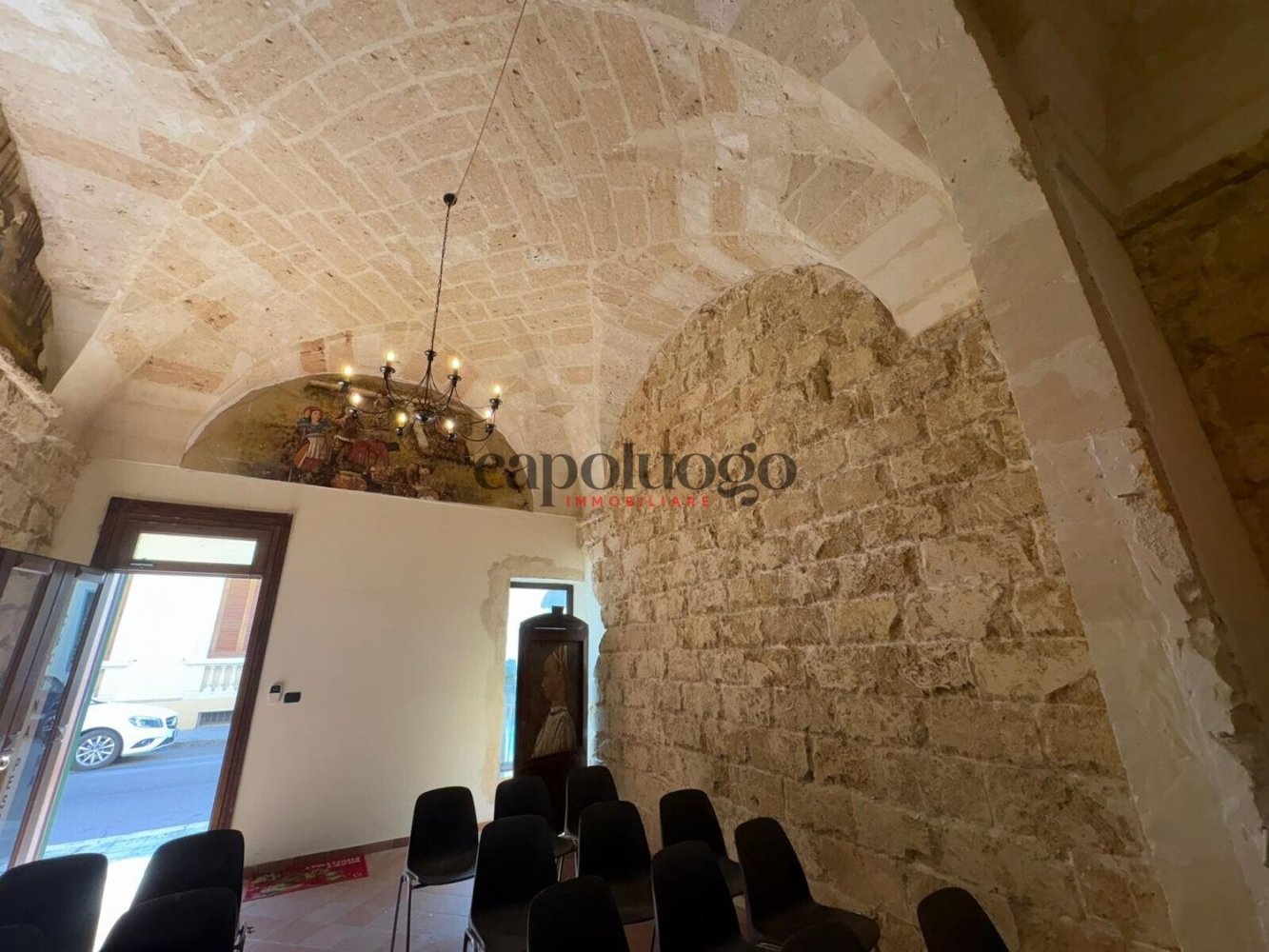 145m² Commercial property in Lecce, Italy No. 348218