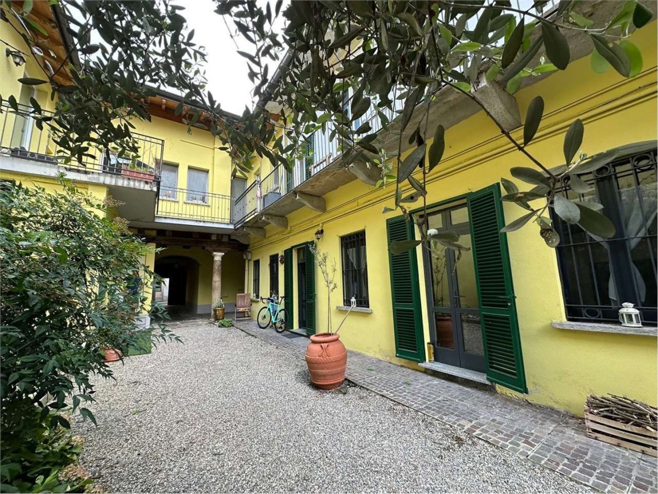 Estudio en Angera, Italy No. 315059