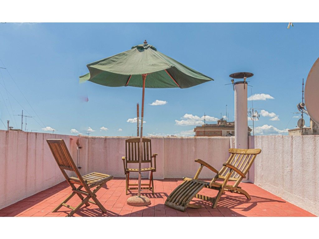 Bâtiment à Figueres, Spain 228m² No. 193734