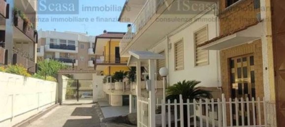 Дом с 5 спальнями в Битритто, Италия № 377958 11