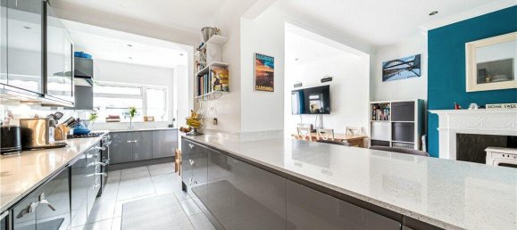 4 bedrooms House in Isleworth, United Kingdom No. 8489 7