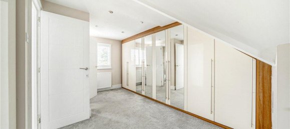 4 bedrooms House in Isleworth, United Kingdom No. 8489 8