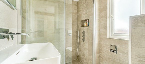 4 bedrooms House in Isleworth, United Kingdom No. 8489 14