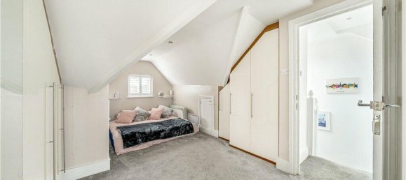 4 bedrooms House in Isleworth, United Kingdom No. 8489 10