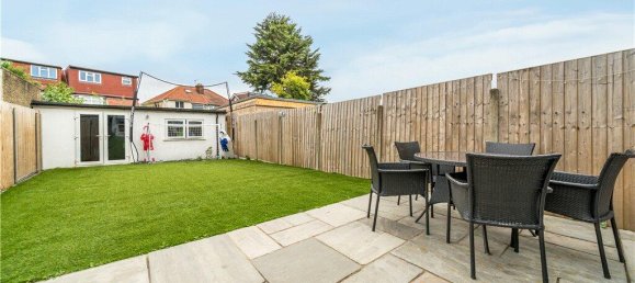 4 bedrooms House in Isleworth, United Kingdom No. 8489 4