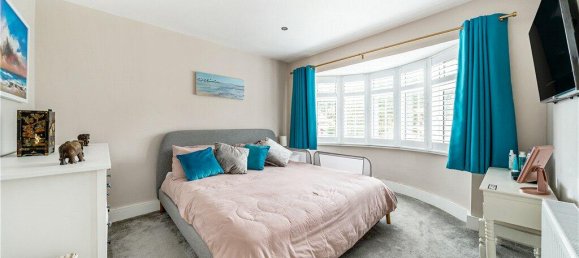 4 bedrooms House in Isleworth, United Kingdom No. 8489 3