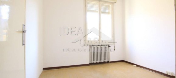 4 rooms Apartment in Mirandola, Italy No. 35665 10