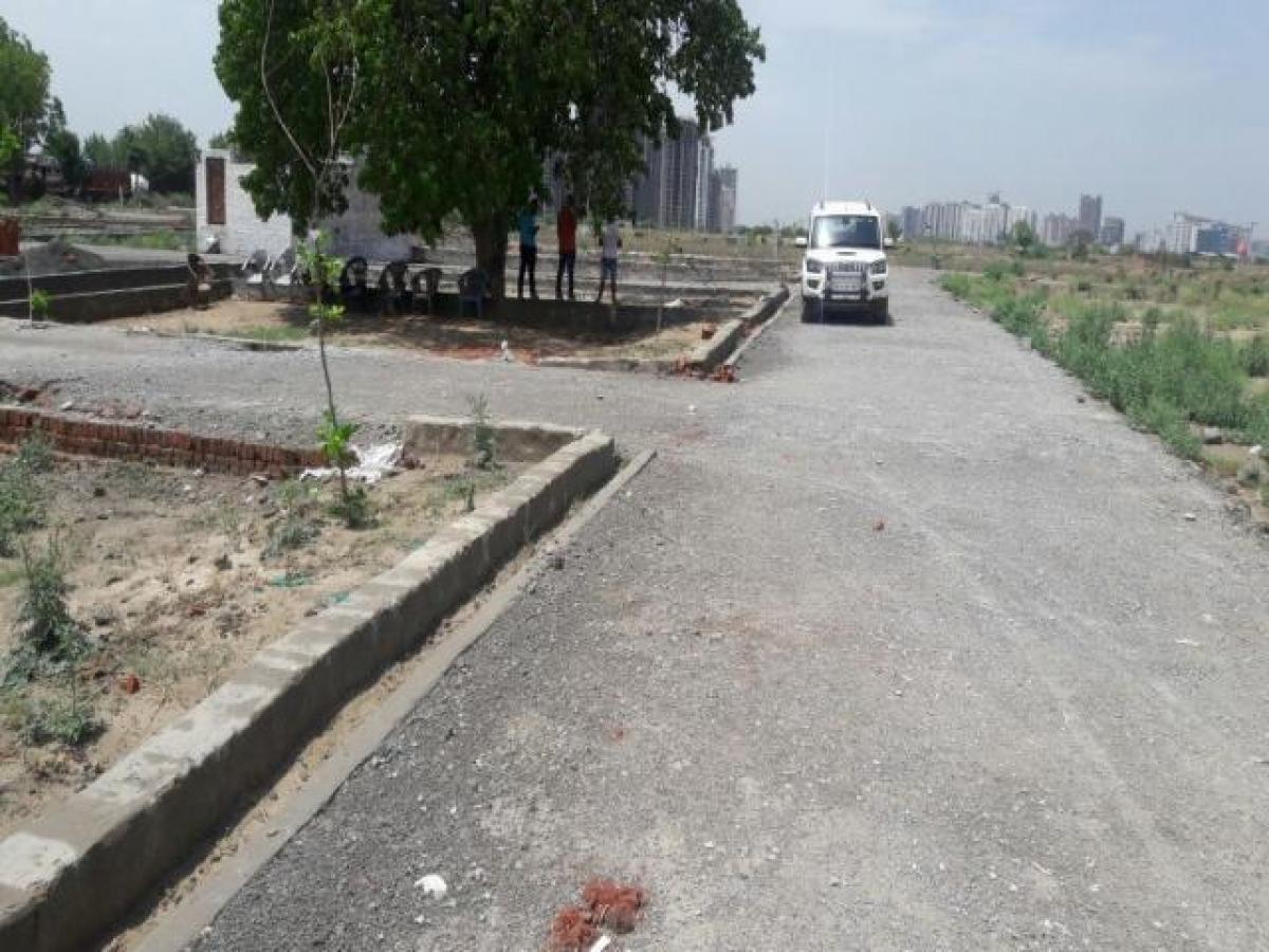  Land in Noida, India No. 32062