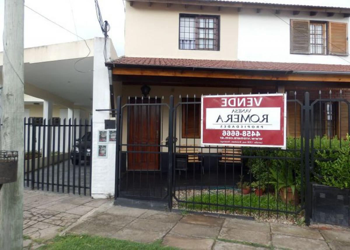 2 bedrooms House in Moron, Argentina No. 21040