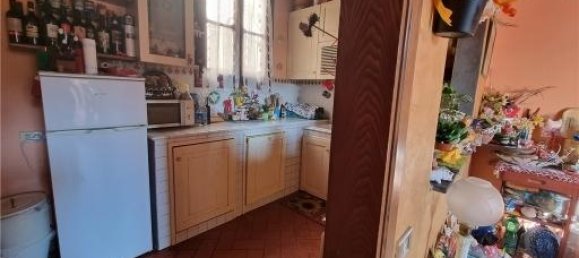 4 rooms Apartment in Florence, Italy No. 33933 3
