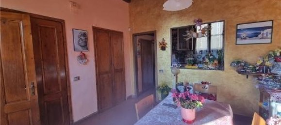 4 rooms Apartment in Florence, Italy No. 33933 2