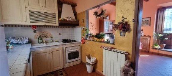 4 rooms Apartment in Florence, Italy No. 33933 6