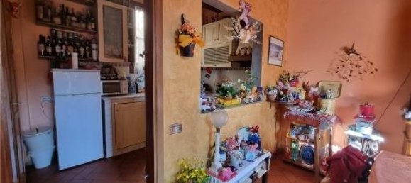 4 rooms Apartment in Florence, Italy No. 33933 4
