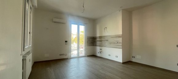 4 rooms Apartment in Reggio Emilia, Italy No. 289743 5