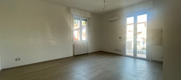 4 rooms Apartment in Reggio Emilia, Italy No. 289743 6