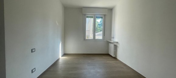 4 rooms Apartment in Reggio Emilia, Italy No. 289743 19