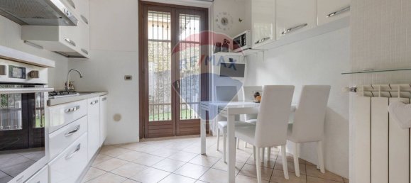 3 rooms Apartment in Casorate Sempione, Italy No. 207896 7