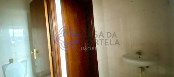 61m² Commercial property in Fanzeres, Portugal No. 59056 7