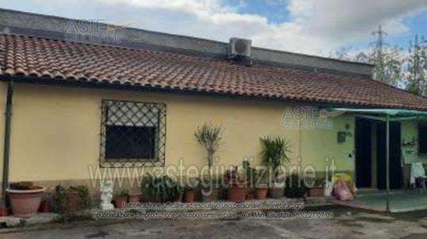 2 rooms Apartment in Prato, Italy No. 192580