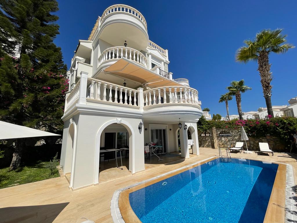 Villa de 5 habitaciónes en Konakli, Turkey No. 43633