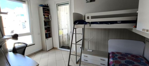 4-salle Appartement à Cremona, Italy No. 313858 8