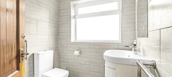 3 bedrooms Commercial property in Surrey, United Kingdom No. 8575 26