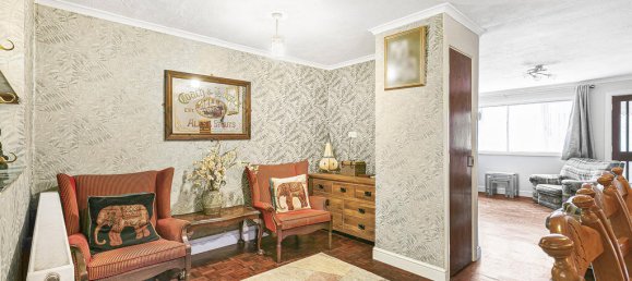 3 bedrooms Commercial property in Surrey, United Kingdom No. 8575 7