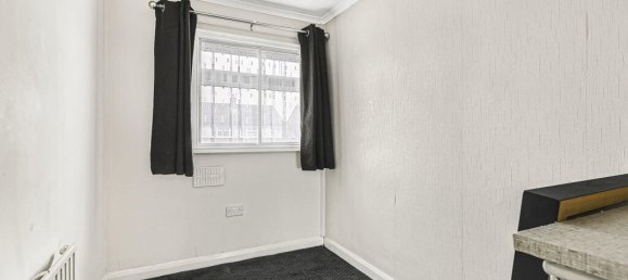 3 bedrooms Commercial property in Surrey, United Kingdom No. 8575 12