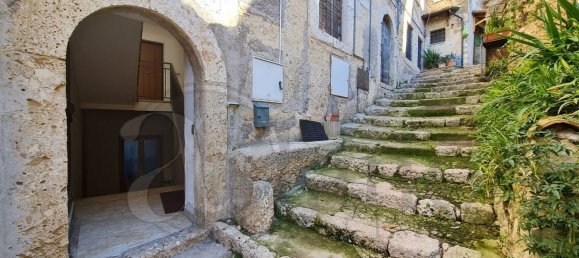 500m² Building in Arpino, Italy No. 104294 5