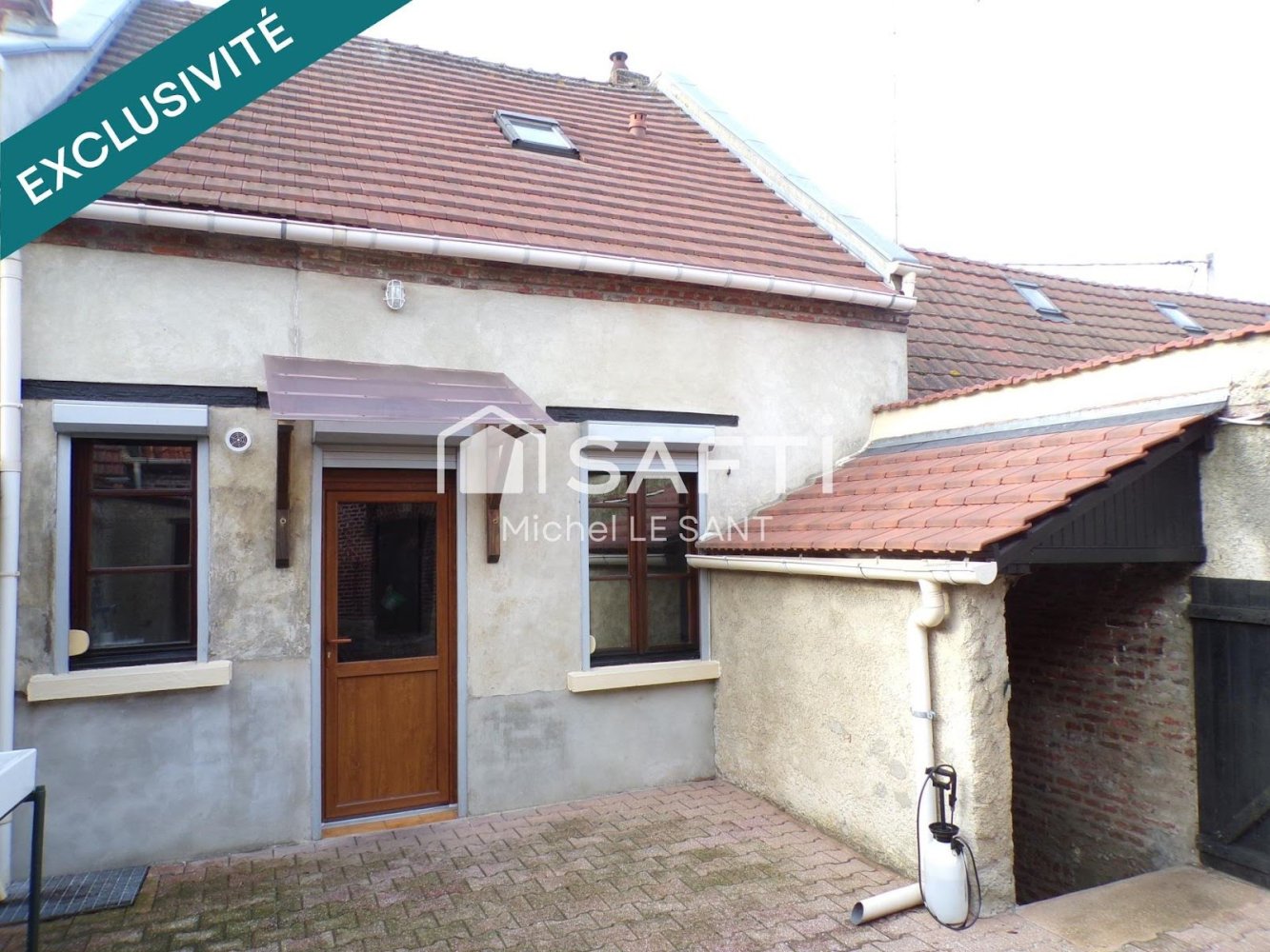 2 bedrooms House in Tricot, France No. 50329