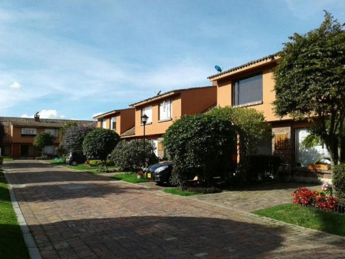 3 bedrooms House in Cundinamarca, Colombia No. 1665