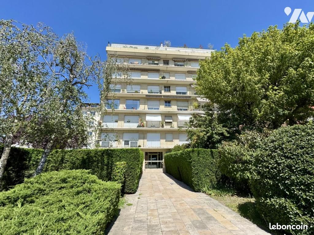 Apartamento de 2 dormitorios en Bois-Colombes, France No. 323479