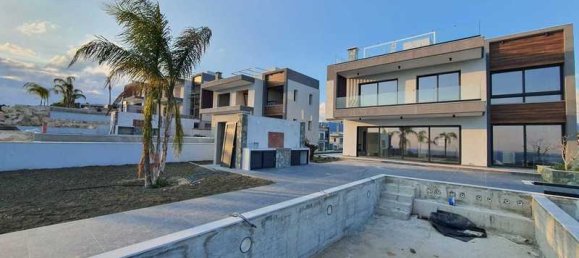 4 bedrooms House in Parekklisia, Cyprus No. 7455 2